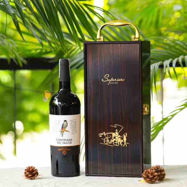 Rượu vang Ý Contrada Del Falco kèm hộp gỗ sơn mài mặt lõm